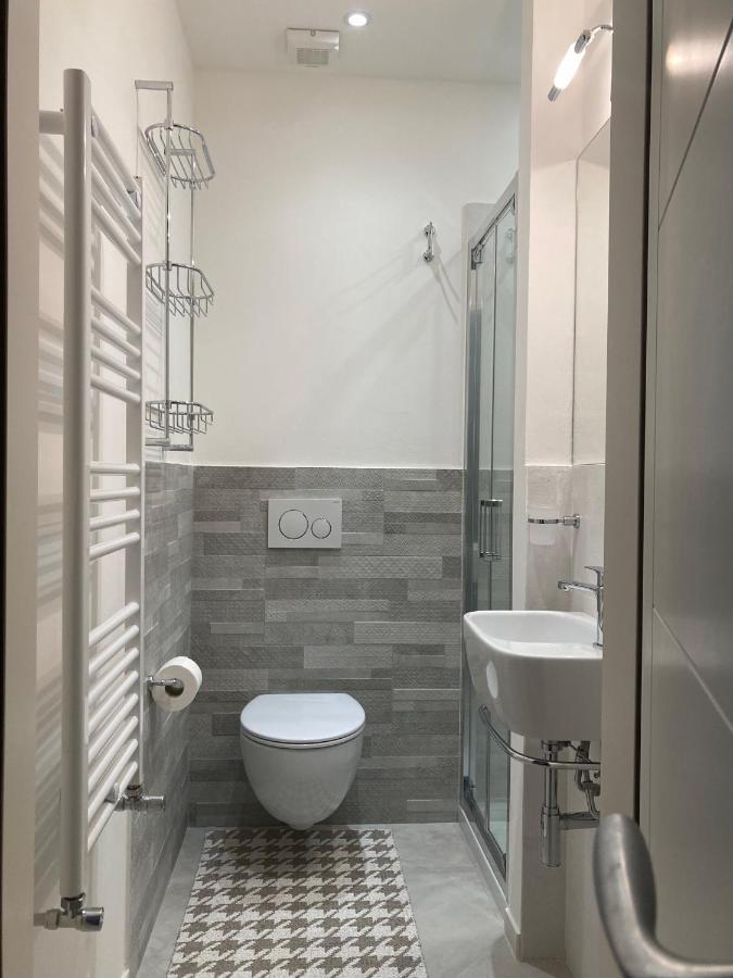 Siena Uptown - Sabrina'S Charming Apartment Екстер'єр фото